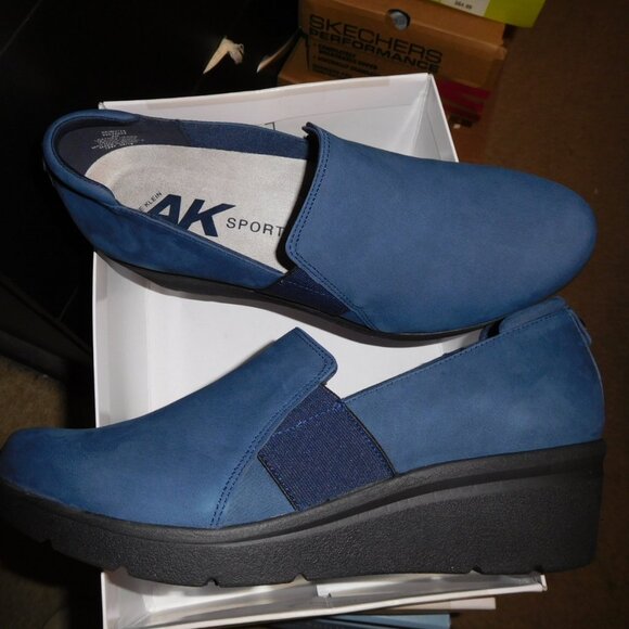 NIB 9M ANNE KLEIN AK SPORT AK INVITE NAVY BLUE NUBUCK SUEDE WEDGE - Picture 1 of 10